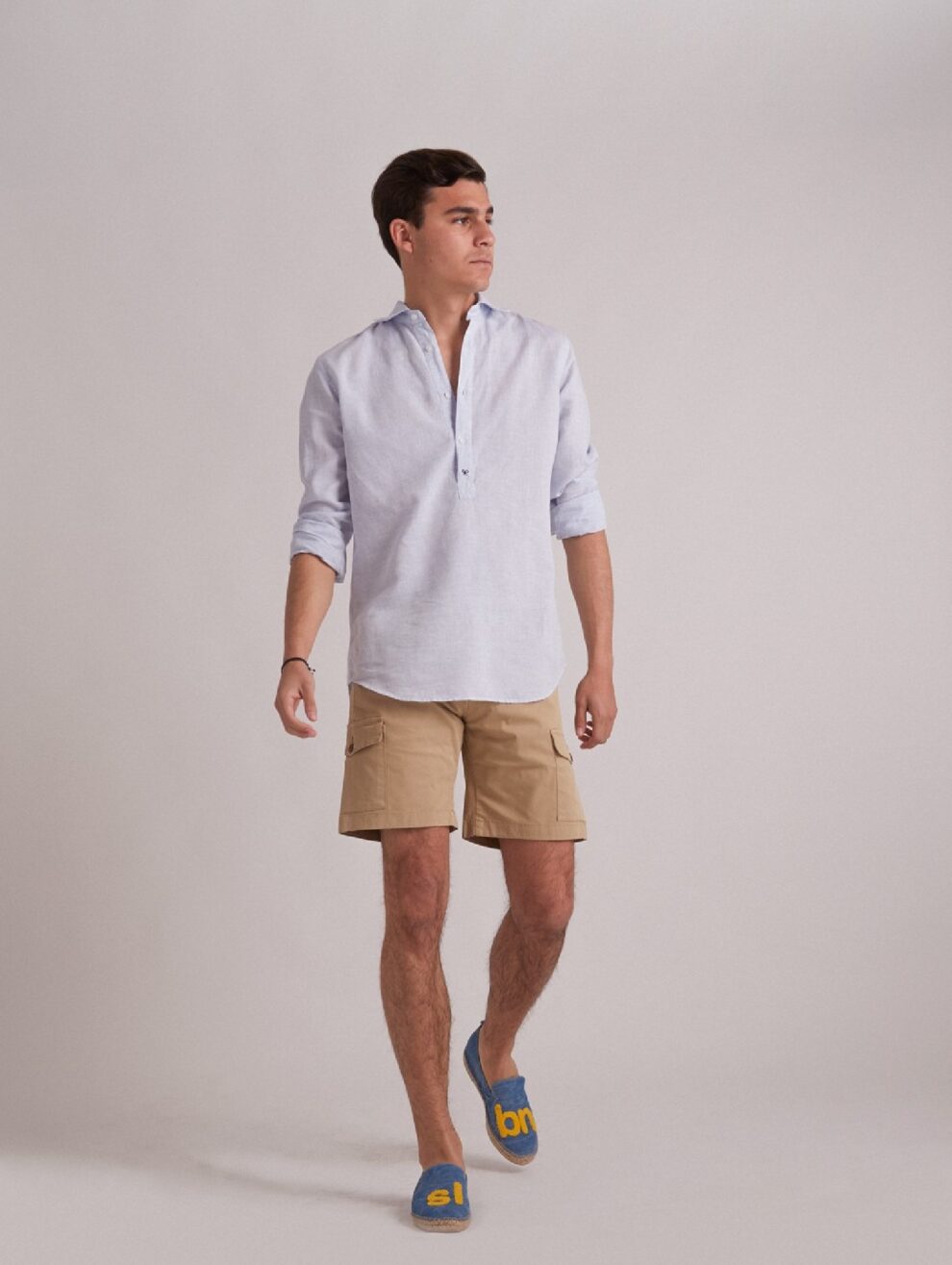 outfit bermuda y camisa