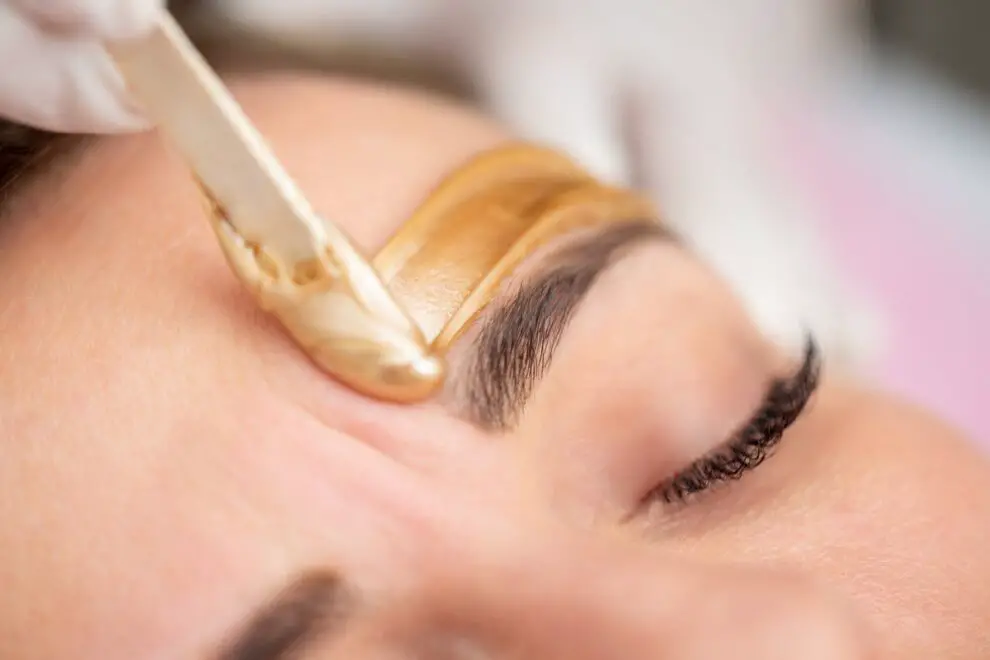 +8 Trucos para tener cejas curvadas, perfiladas y armónicas