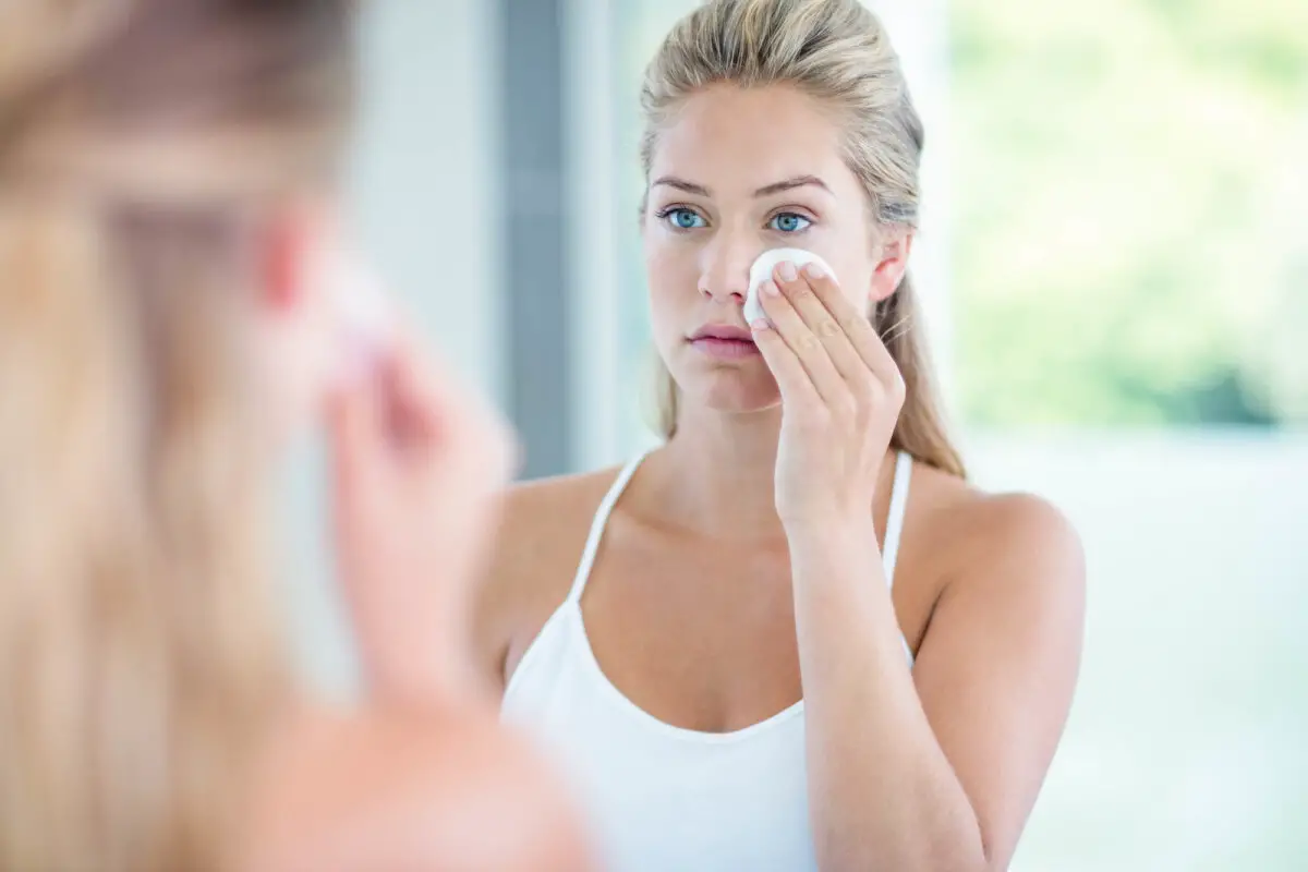 maquillaje natural limpieza facial paso 1