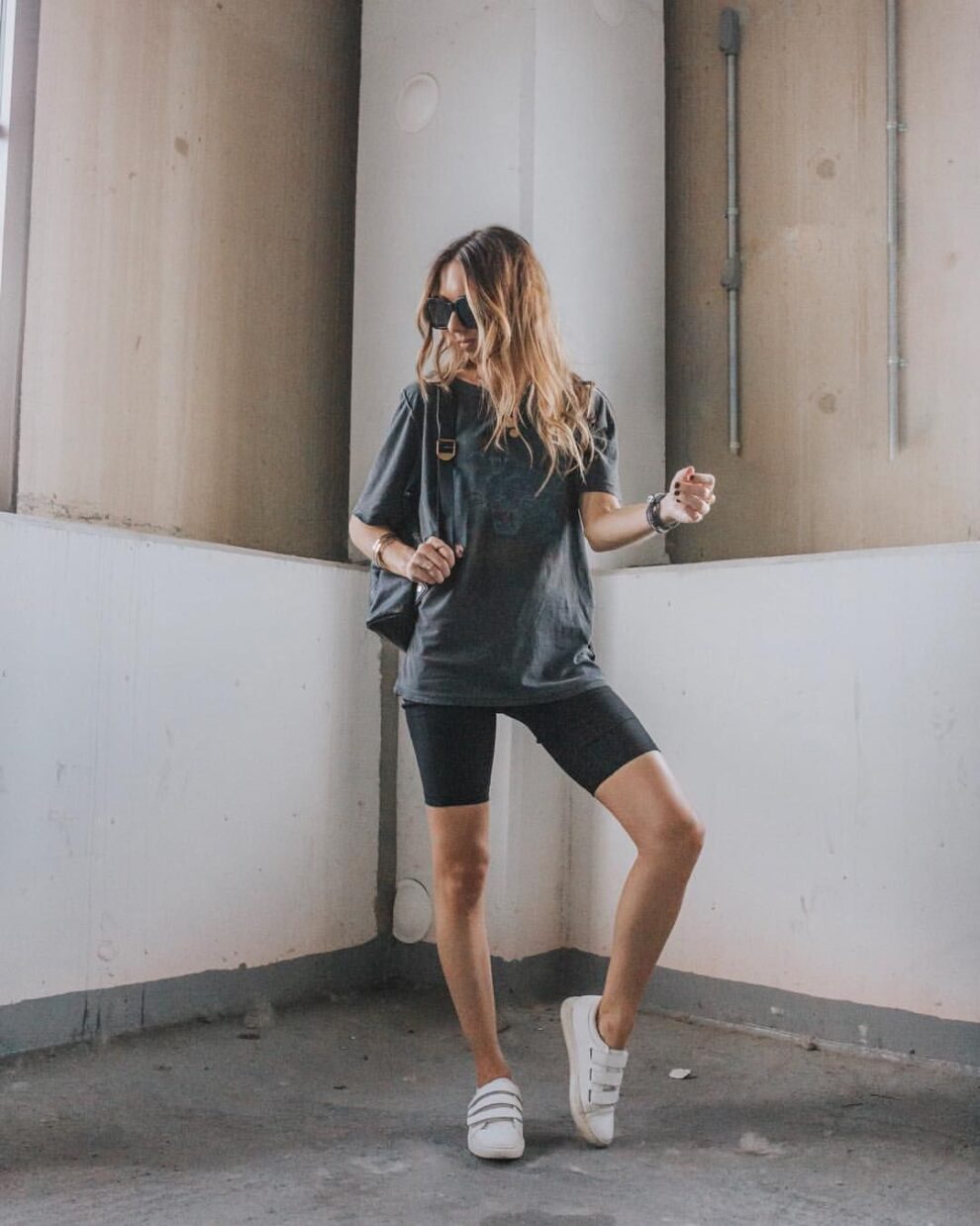 Los Outfits Con Short Legging Han Vuelto Para Quedarse Y As Los Vas A los-outfits-con-short-legging-han-vuelto-para-quedarse-y-as-los-vas-a