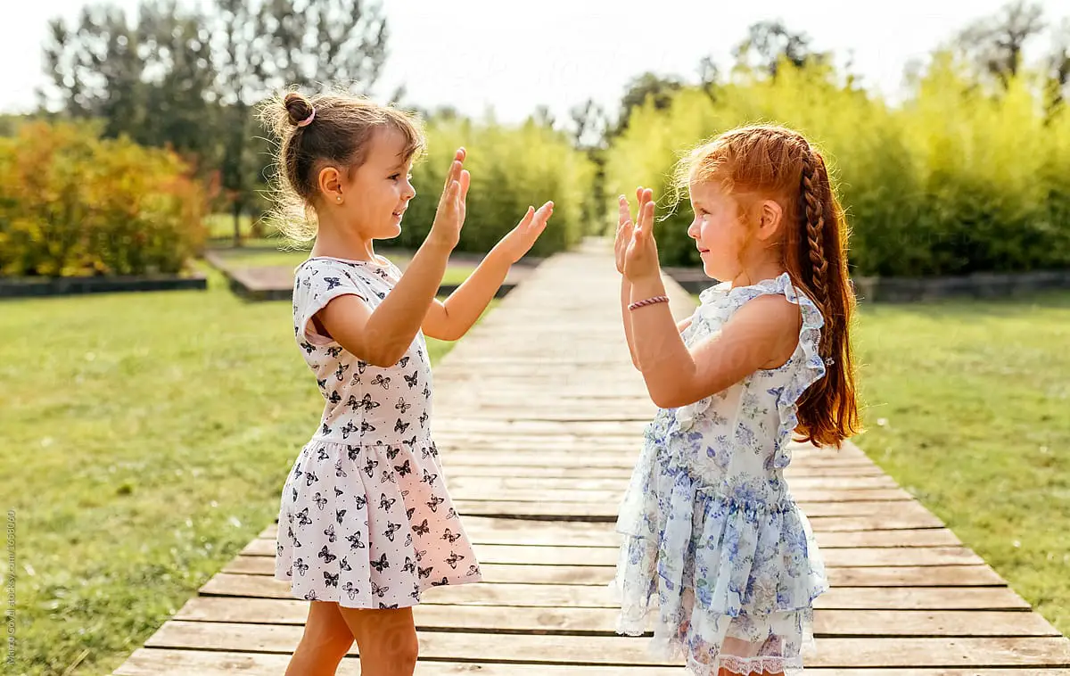 Juegos para niñas de 6 anos juegos de manos, cantar y dar palmas