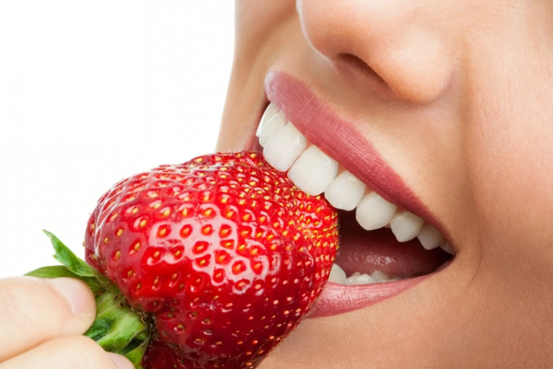 Remedios caseros para blanquear los dientes fresas