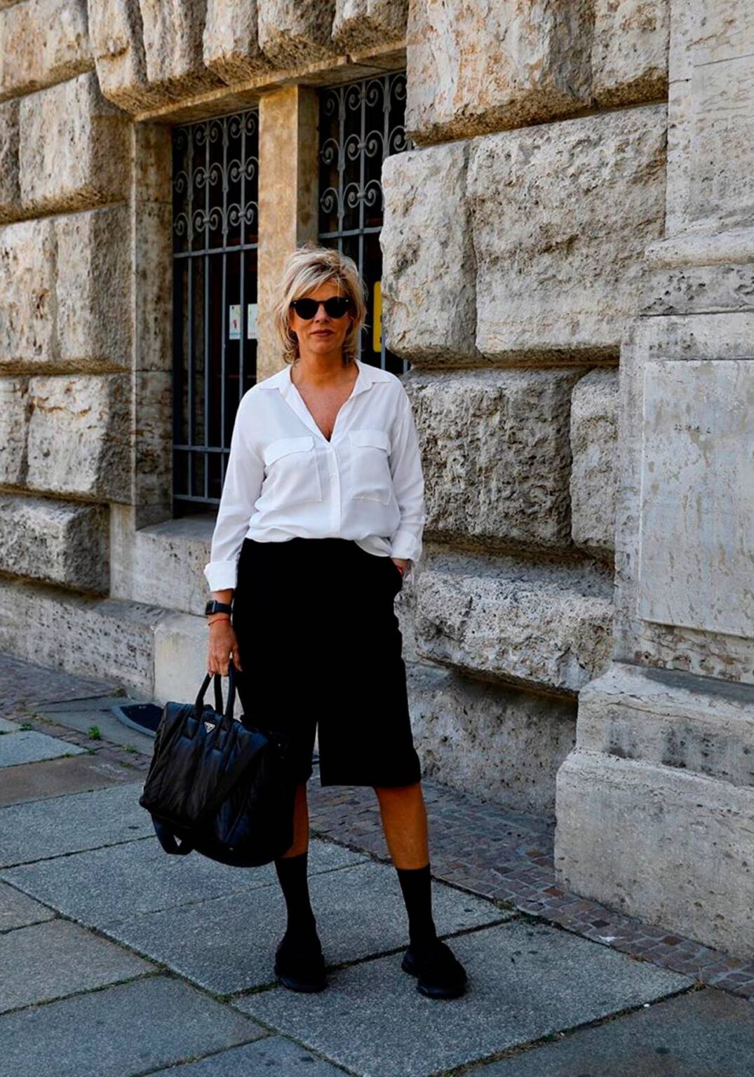 Cómo combinar bermudas negras (15+ Looks)