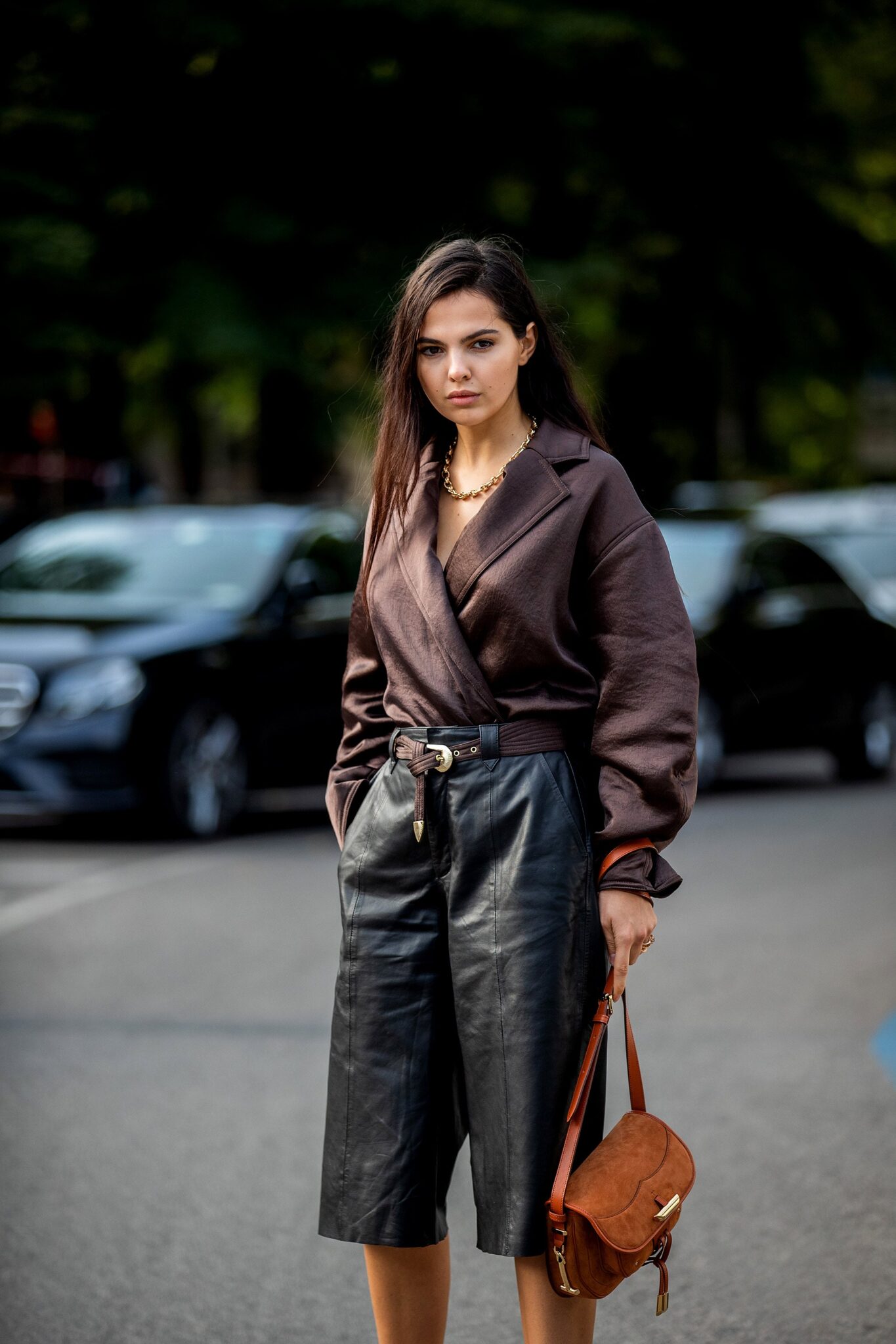 Cómo combinar bermudas negras (15+ Looks)