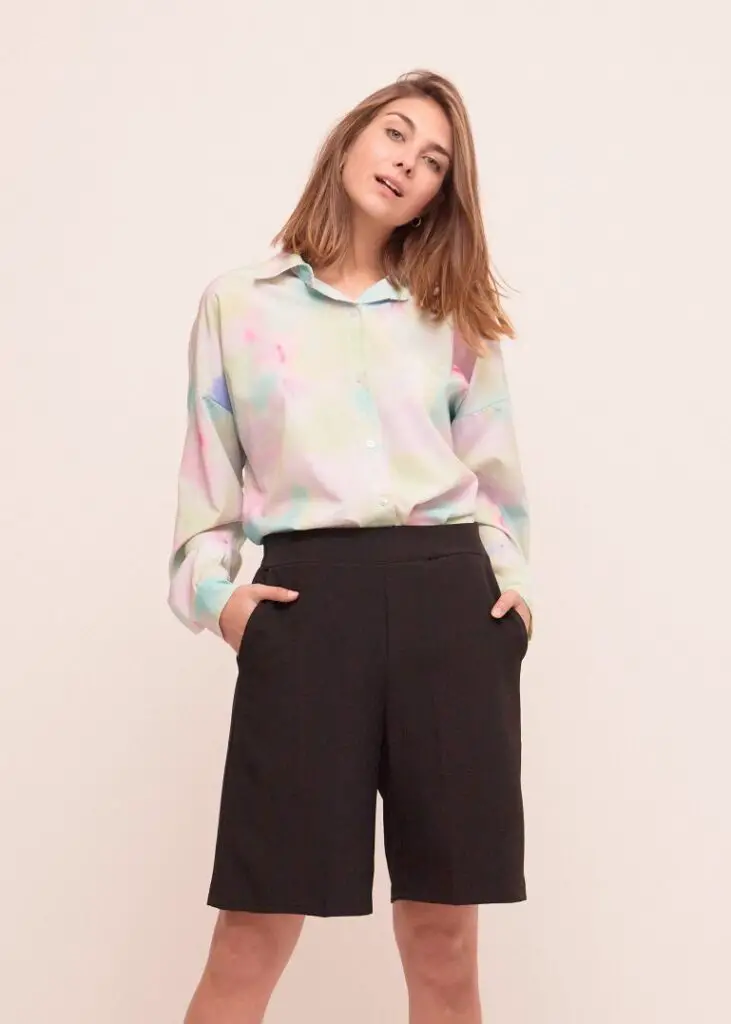 Cómo combinar bermudas negras (15+ Looks)