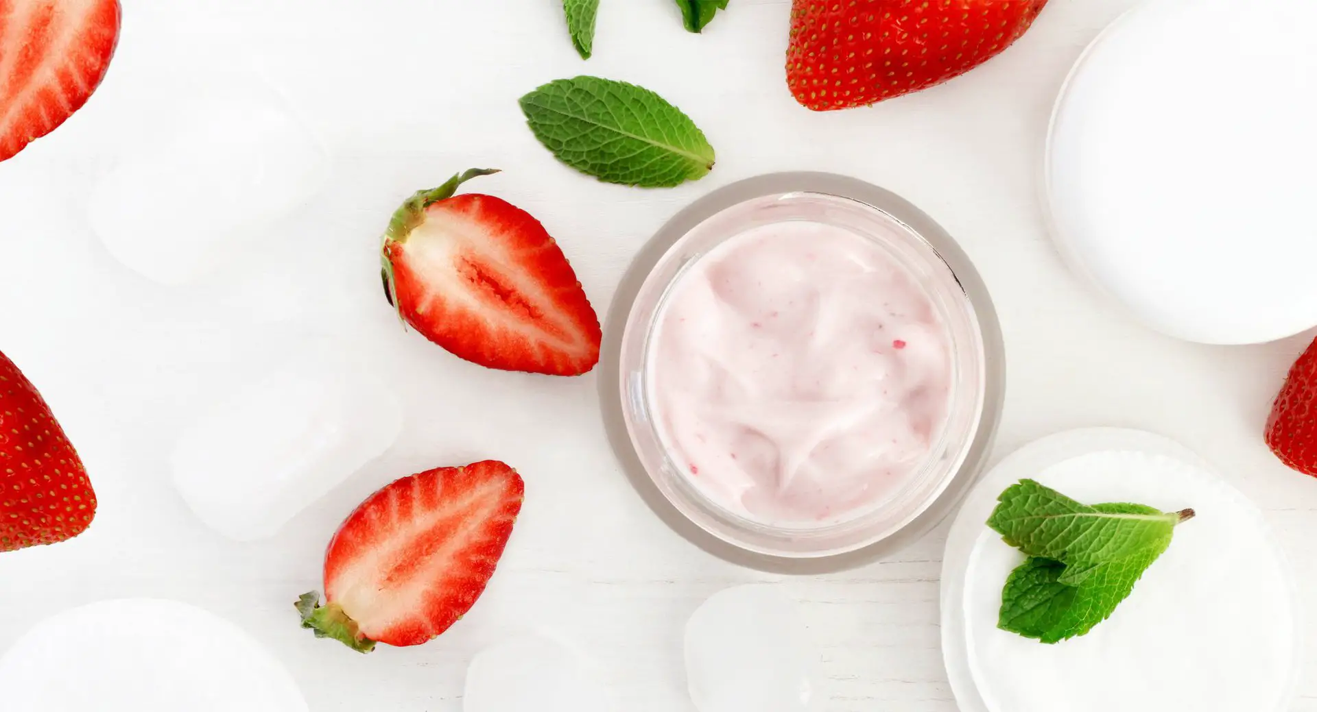 como quitar la piel grasa yogur y fresa