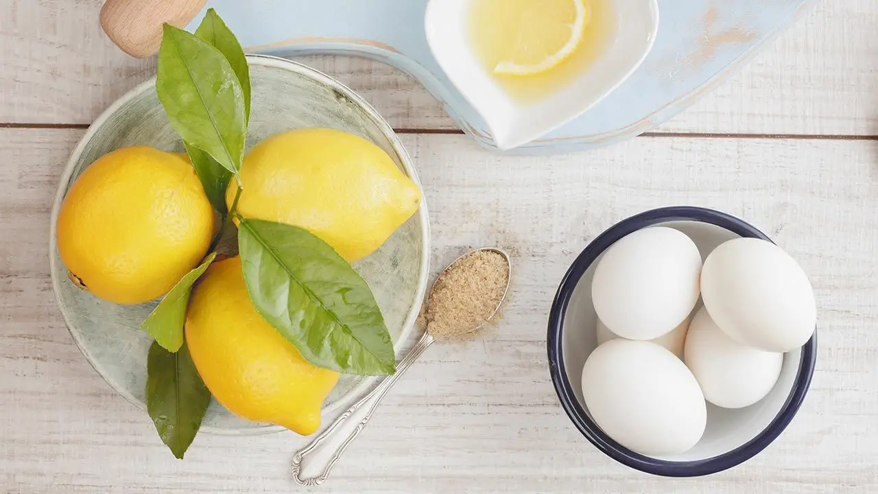 como aclarar la piel limon y clara de huevo