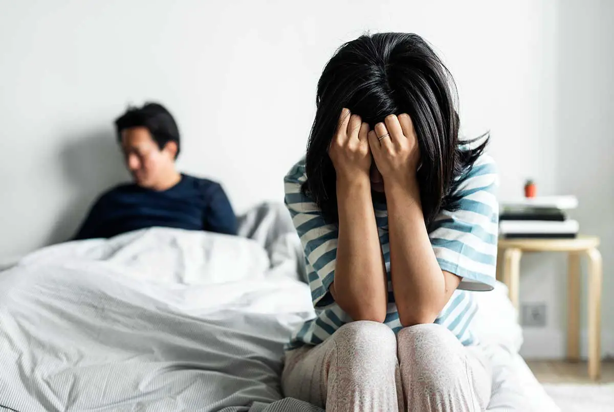 Lloro y mi pareja me ignora Lloro y mi pareja me ignora
