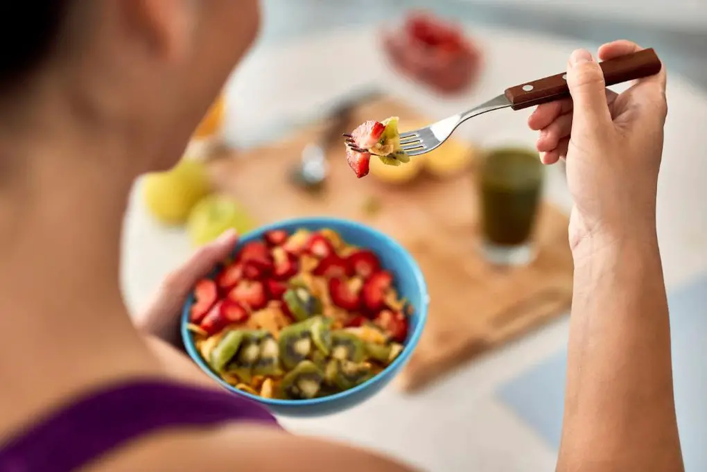 Dieta para aumentar la masa muscular comer frutas
